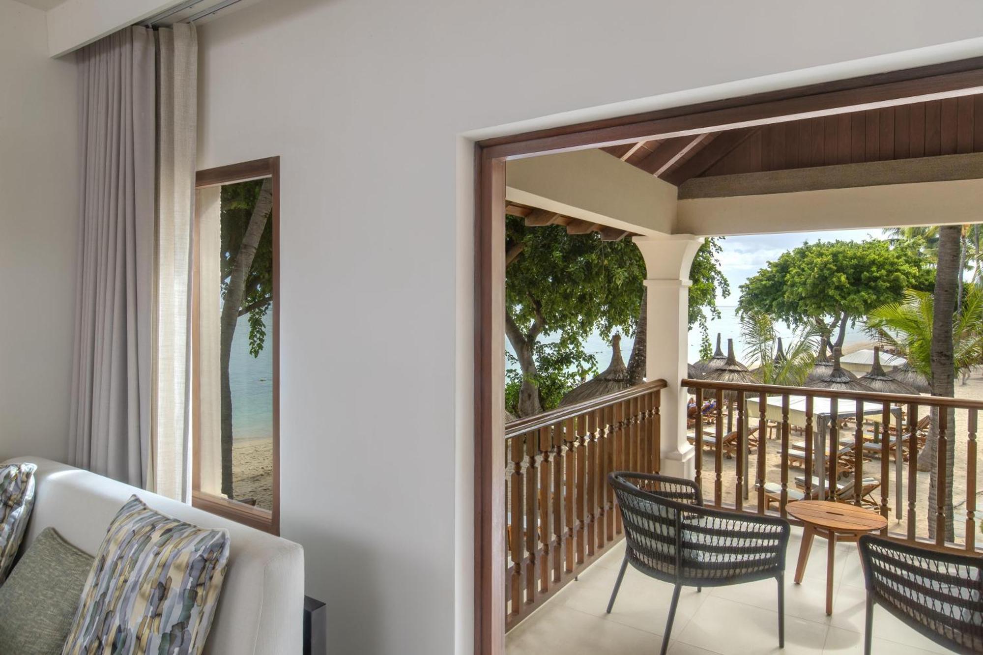 Grand Suite mit Kingsize-Bett und seitlichem Meerblick